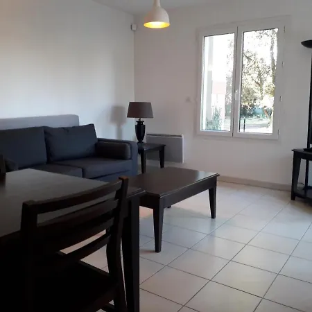 Studio Calme Avec Jardin, Piscine Et Parking, - Fr-1-648-124