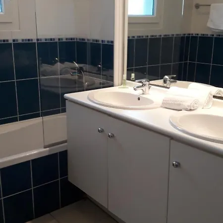 Apartment Studio Calme Avec Jardin, Piscine Et Parking, - Fr-1-648-124